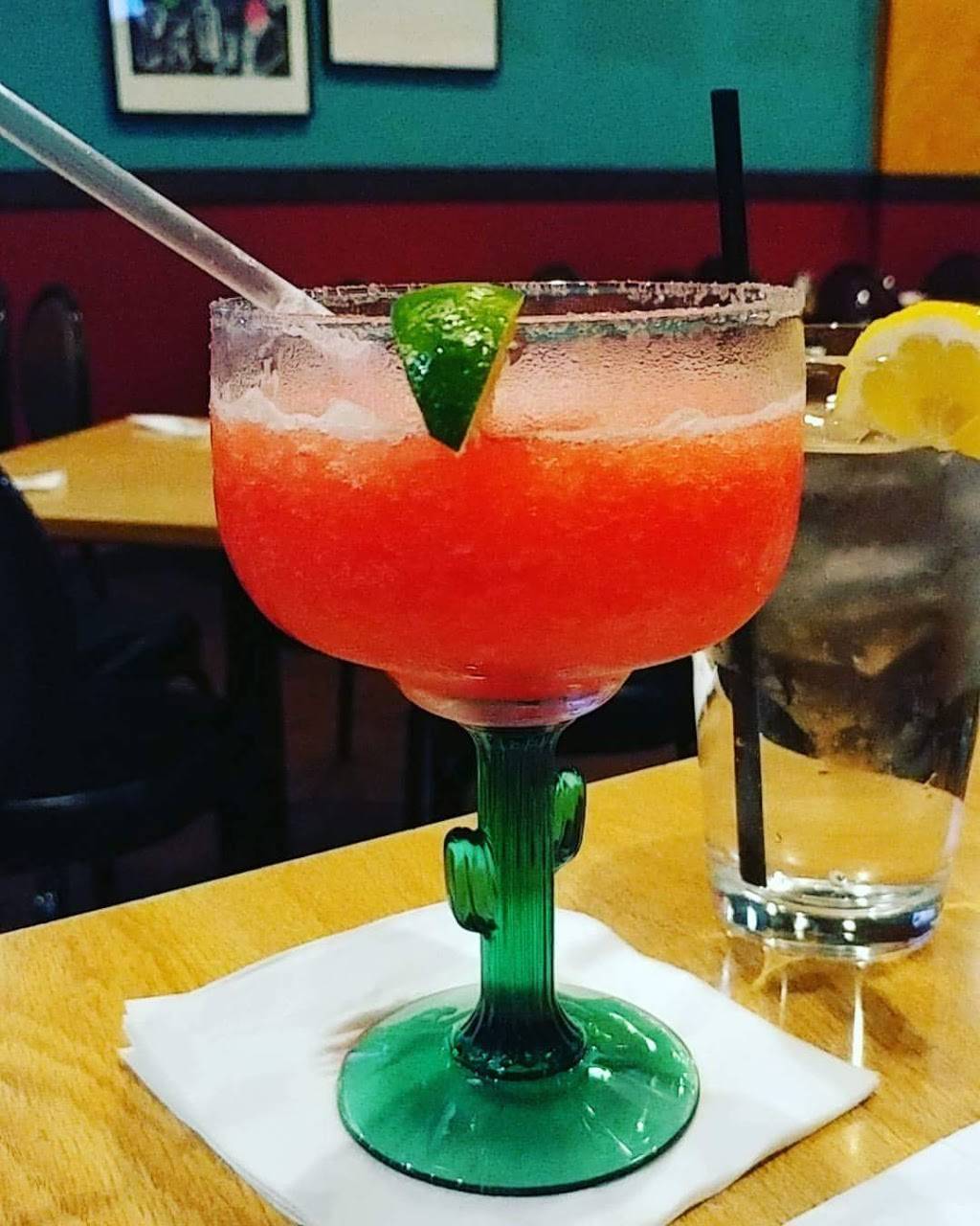 Marias Mexican Bar & Grill | restaurant | 861 E Nerge Rd, Roselle, IL 60172, USA | 6302833389 OR +1 630-283-3389