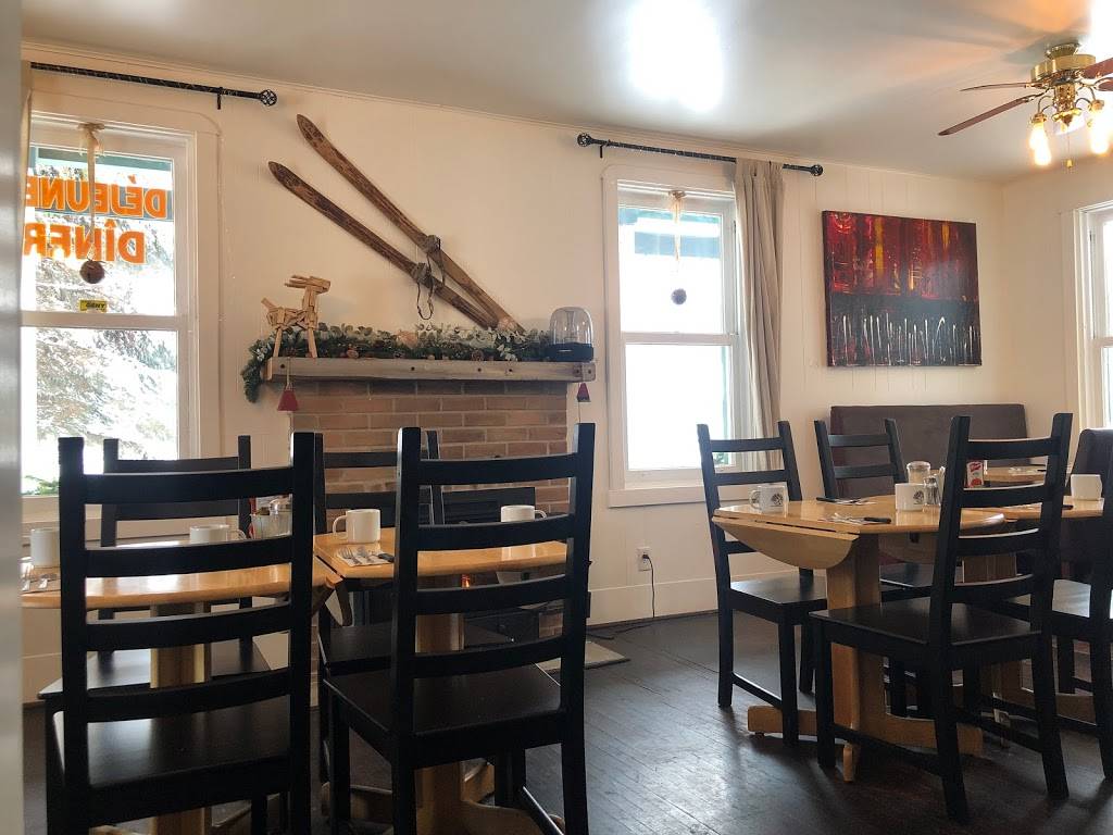 Charlotte café | restaurant | 958 Rue Labelle, Mont-Tremblant, QC J8E 2W5, Canada | 8194296635 OR +1 819-429-6635