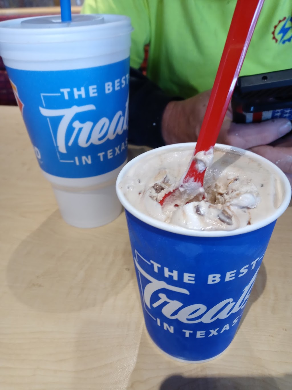 Dairy Queen | restaurant | 921 Loop 274, Angleton, TX 77515, USA | 9793313190 OR +1 979-331-3190