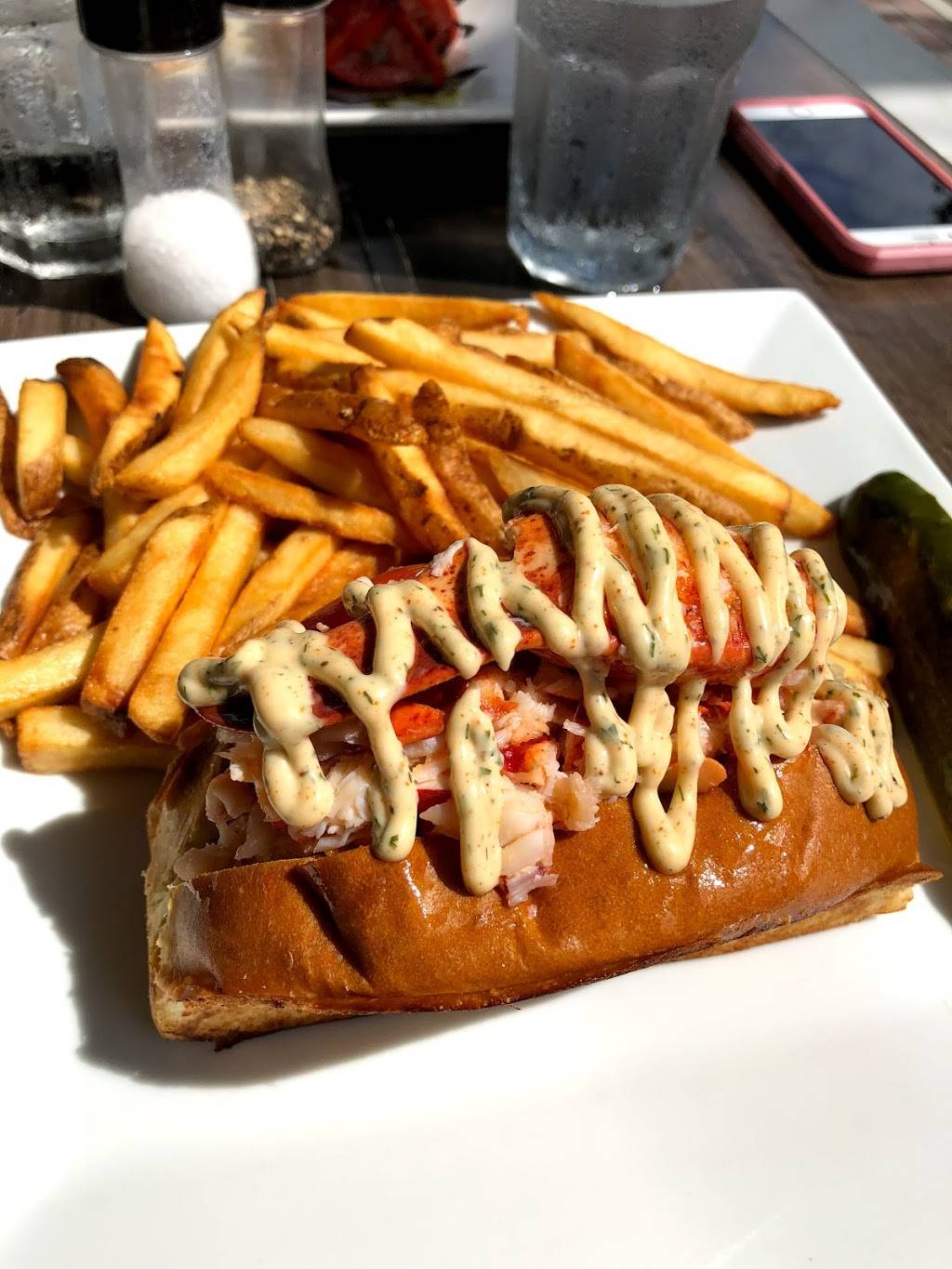 PORTERS on the lane | restaurant | 19 Bellport Ln, Bellport, NY 11713, USA | 6318036067 OR +1 631-803-6067