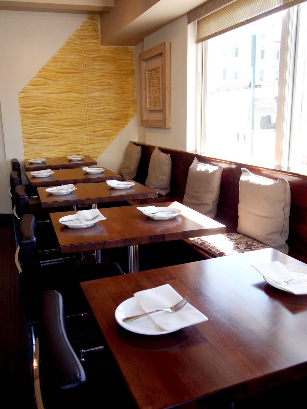 Jasmine Blossom Thai Cuisine | restaurant | 6520 Hollis St, Emeryville, CA 94608, USA | 5107880766 OR +1 510-788-0766