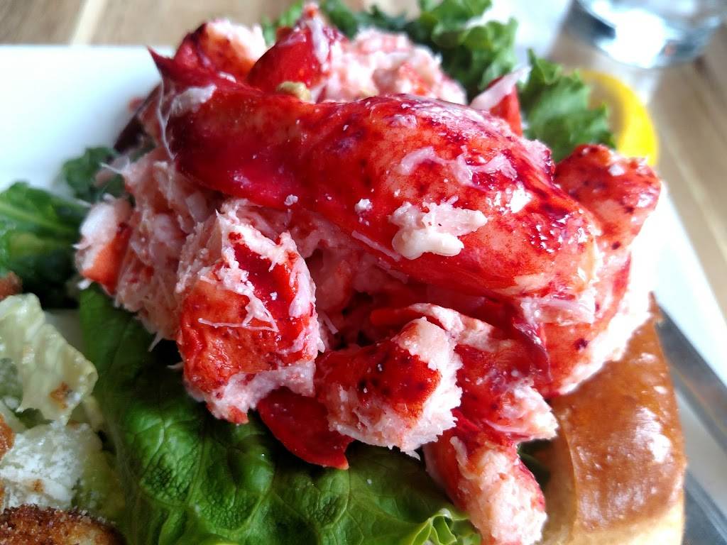 Quahog Republic’s Captains Den | restaurant | 35 Main St, Plymouth, MA 02360, USA | 5085917589 OR +1 508-591-7589