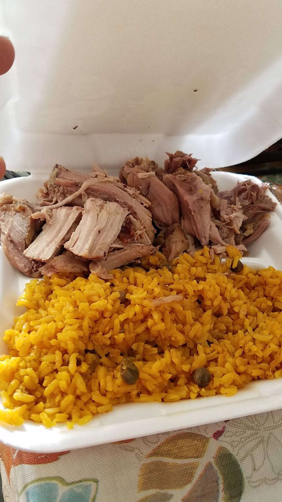 La Lechonera El Barrio | restaurant | 435 N Semoran Blvd, Orlando, FL 32807, USA | 4073843145 OR +1 407-384-3145