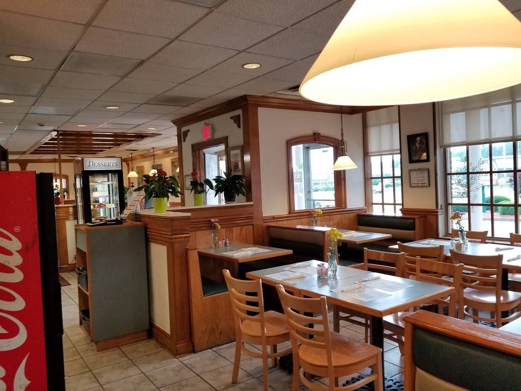 Montclair Family Restaurant | restaurant | 17001 Dumfries Rd, Montclair, VA 22025, USA | 7032214097 OR +1 703-221-4097