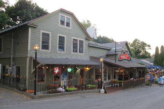 Pats Pizza | restaurant | 85 Center St, Auburn, ME 04210, USA | 2077848221 OR +1 207-784-8221