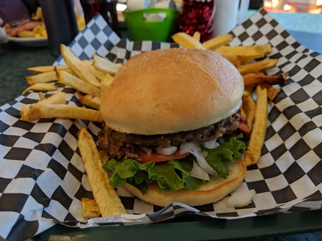 Annettes Country Skillet Diner | cafe | 12 Lakes Plaza Drive, Naples, ME 04055, USA | 2076939644 OR +1 207-693-9644