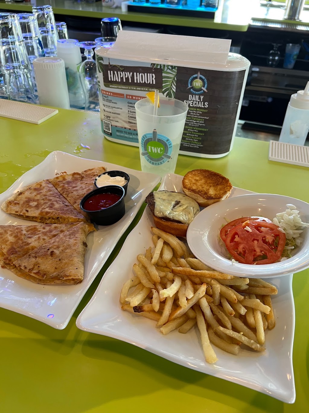 Island Wing Company - Rolling Oaks | restaurant | 3267 Rolling Oaks Blvd, Kissimmee, FL 34747, USA | 4072501180 OR +1 407-250-1180