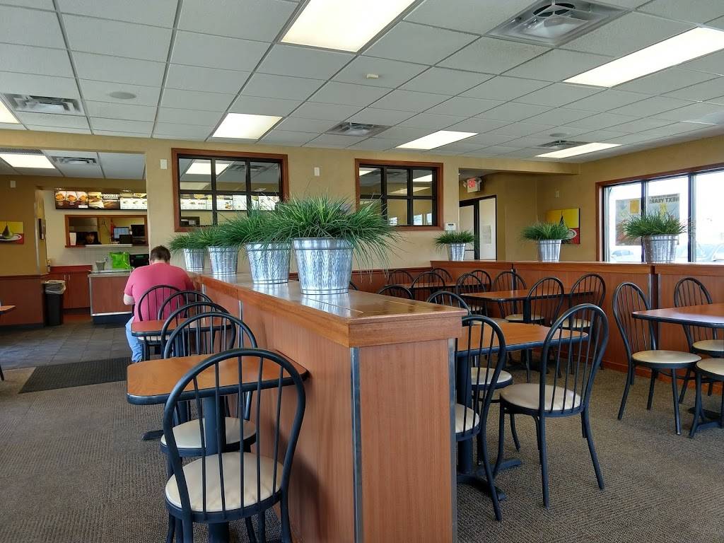 Runza Restaurant | restaurant | 610 W O St, Lincoln, NE 68528, USA | 4024761189 OR +1 402-476-1189