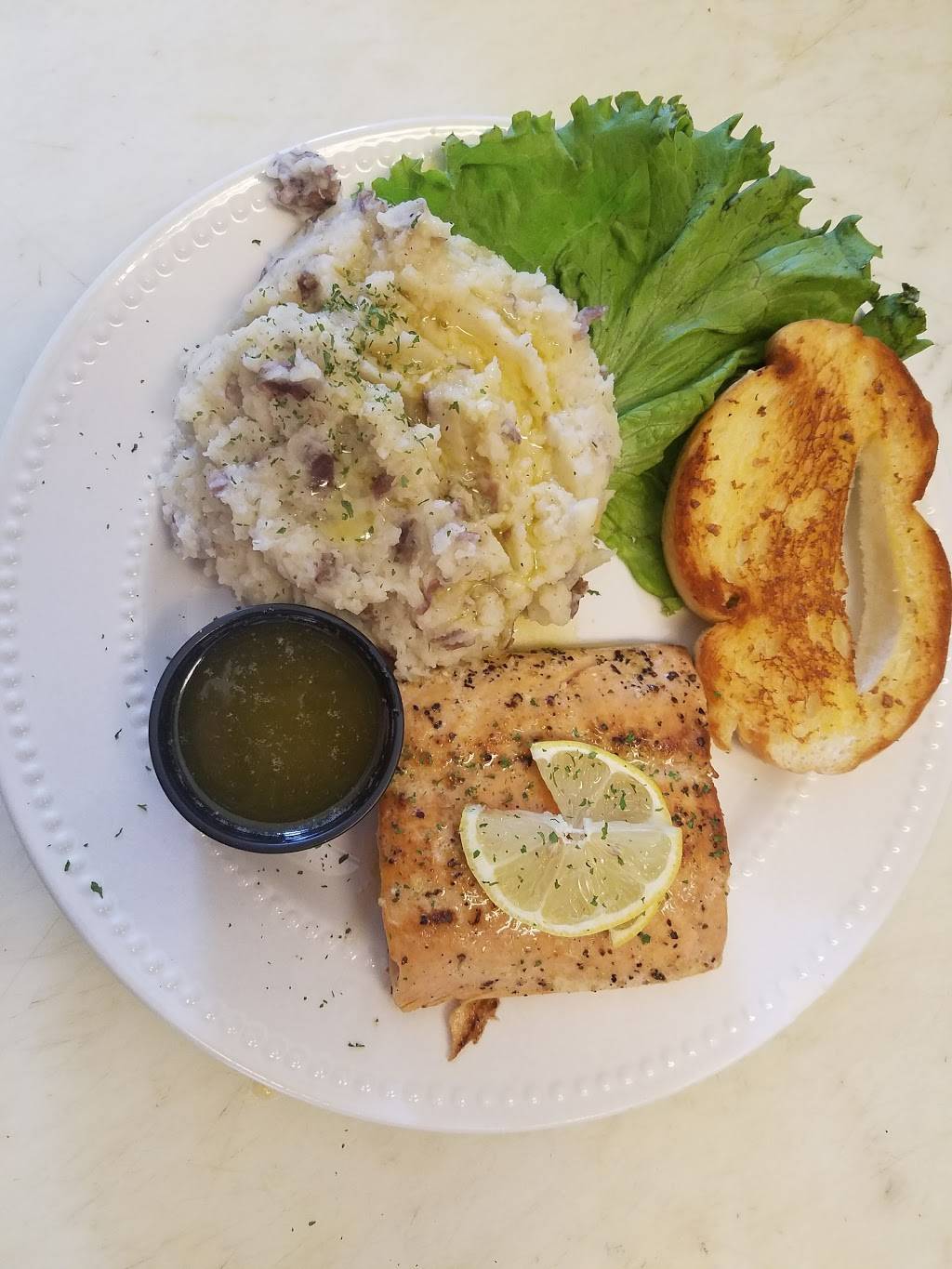 Elk & Hound Restaurant | restaurant | 200 Country Club Rd, Ironwood, MI 49938, USA | 9069323742 OR +1 906-932-3742