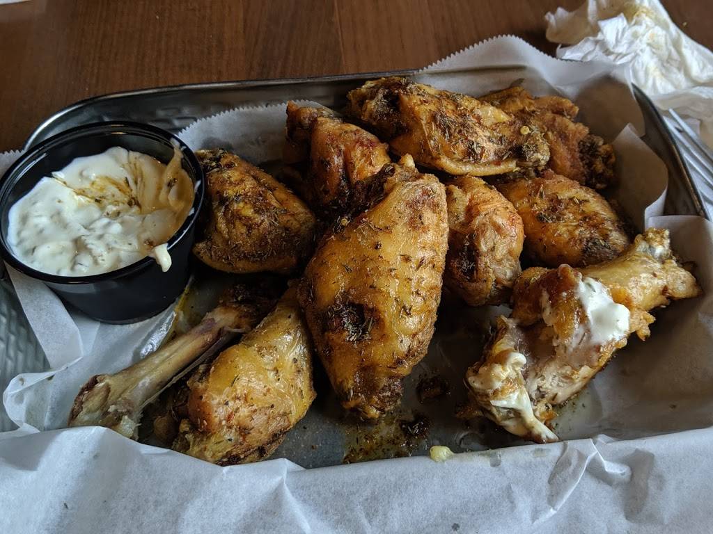 The Crazy Gator | restaurant | 402 N Bay St, Eustis, FL 32726, USA | 3525895885 OR +1 352-589-5885