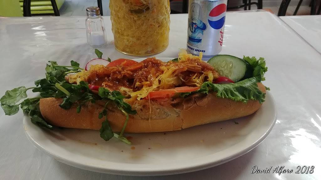 Mama Sofia | restaurant | 8840 Rue Sherbrooke E, Montréal, QC H1L 1C6, Canada | 5145438840 OR +1 514-543-8840