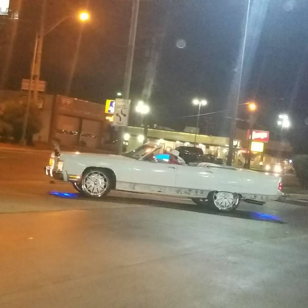 Delta Sonic Car Wash | bakery | 1812 W Jefferson St, Joliet, IL 60435, USA | 8152077000 OR +1 815-207-7000