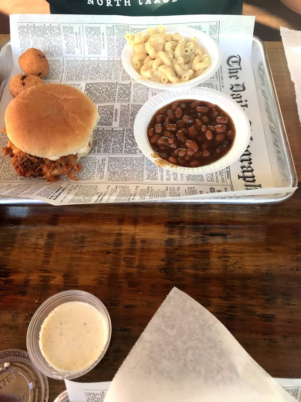 Hickory House Bbq | restaurant | 385 W Main St, Wytheville, VA 24382, USA | 2763352211 OR +1 276-335-2211