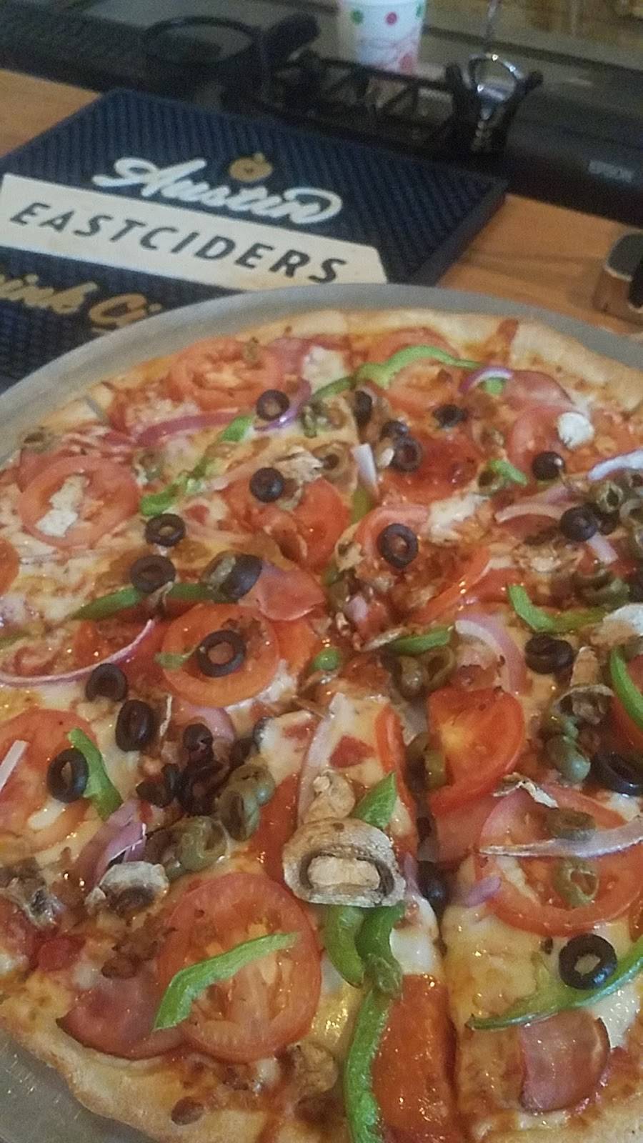 Austins Pizza Cuernavaca | restaurant | 1705 N Cuernavaca Dr N, Austin, TX 78733, USA | 5127958888 OR +1 512-795-8888