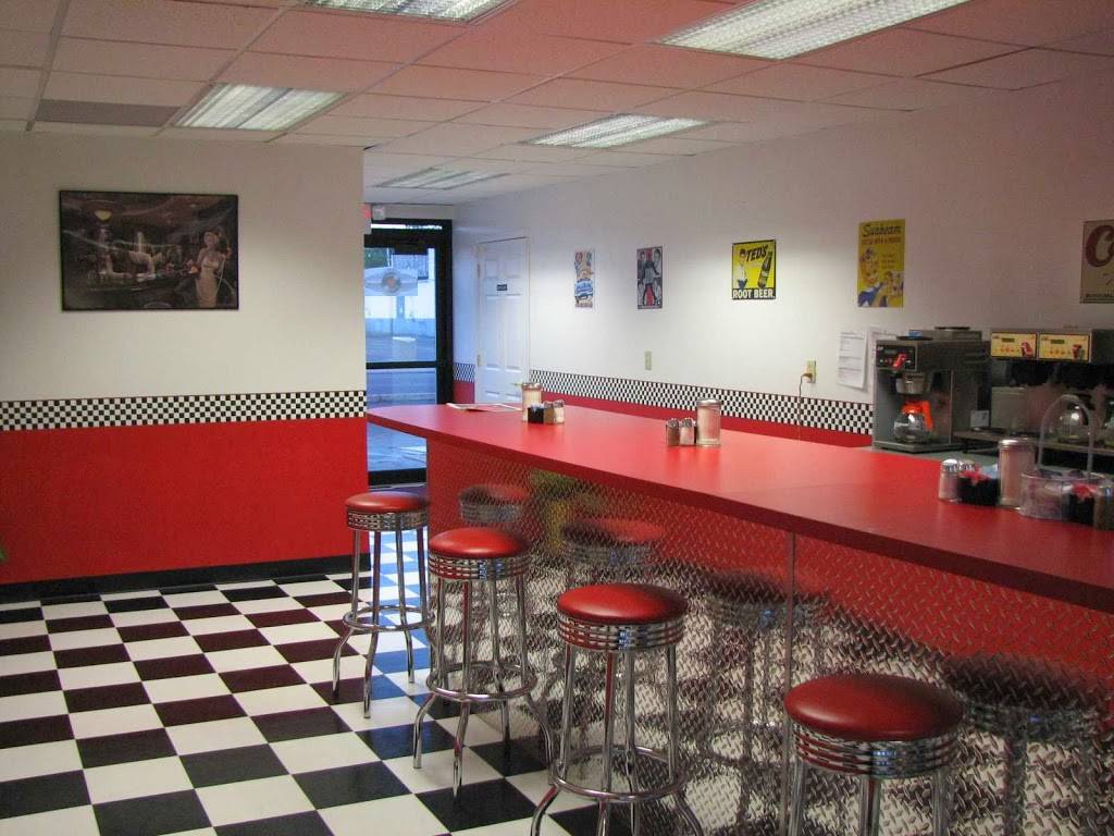 Madison Street Retro Diner | restaurant | 2421 S Madison St, Muncie, IN 47302, USA | 7652167182 OR +1 765-216-7182