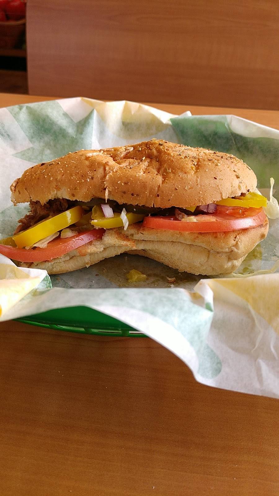 Subway | restaurant | 17 E River St, Newton Falls, OH 44444, USA | 3308721555 OR +1 330-872-1555