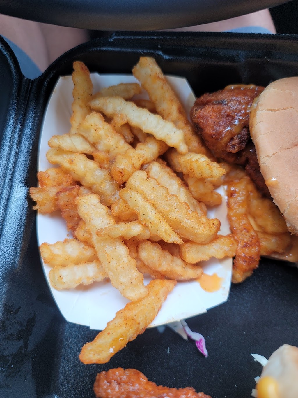 Dave’s Hot Chicken | restaurant | 2736 Showplace Dr, Naperville, IL 60564, USA | 6305260144 OR +1 630-526-0144