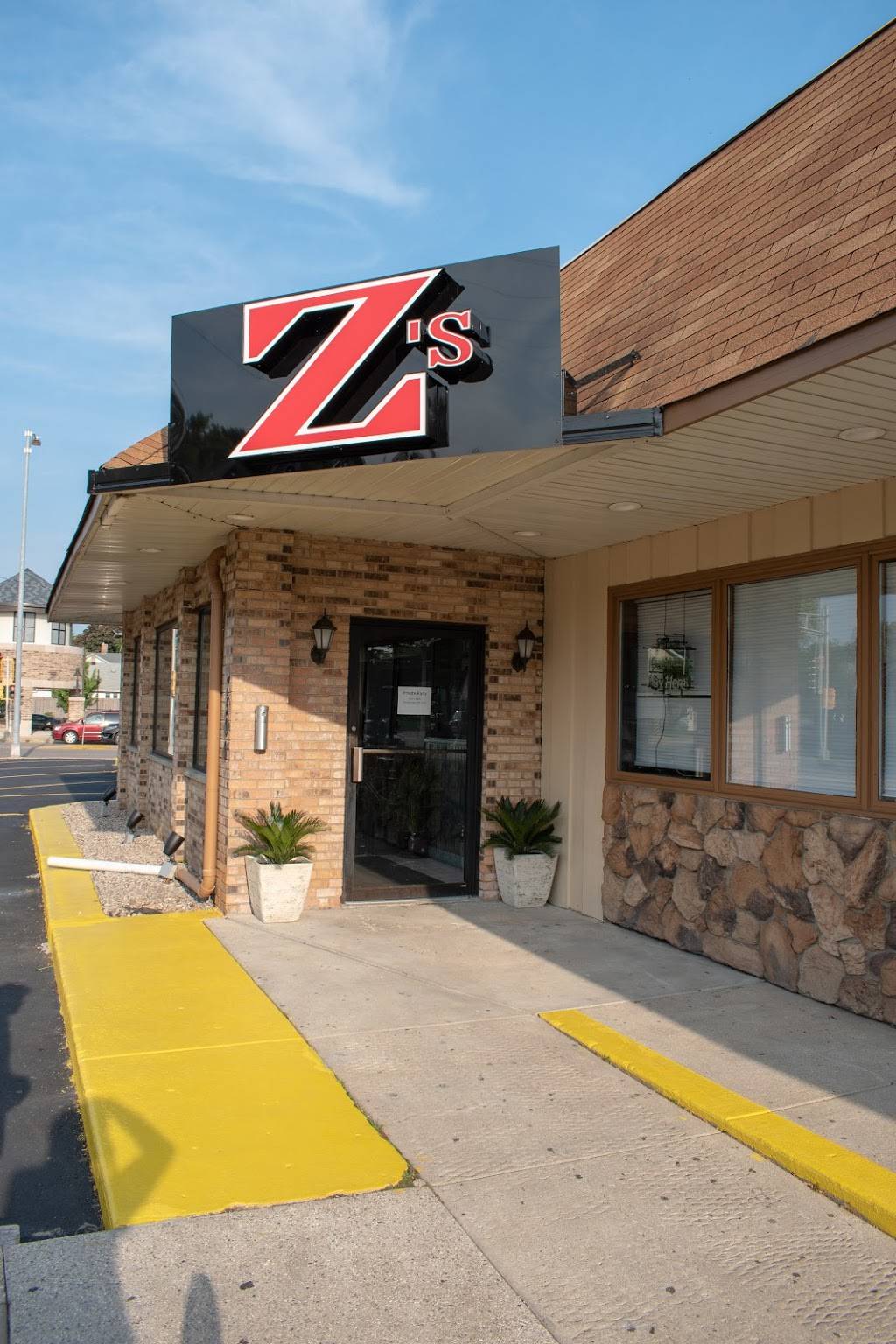 Zs Sports Bar & Grill | restaurant | 7500 Sheridan Rd, Kenosha, WI 53143, USA | 2627646600 OR +1 262-764-6600