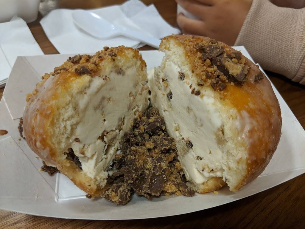 Luigis Ice Cream | restaurant | 60 Broad St, Red Bank, NJ 07701, USA | 7323837707 OR +1 732-383-7707