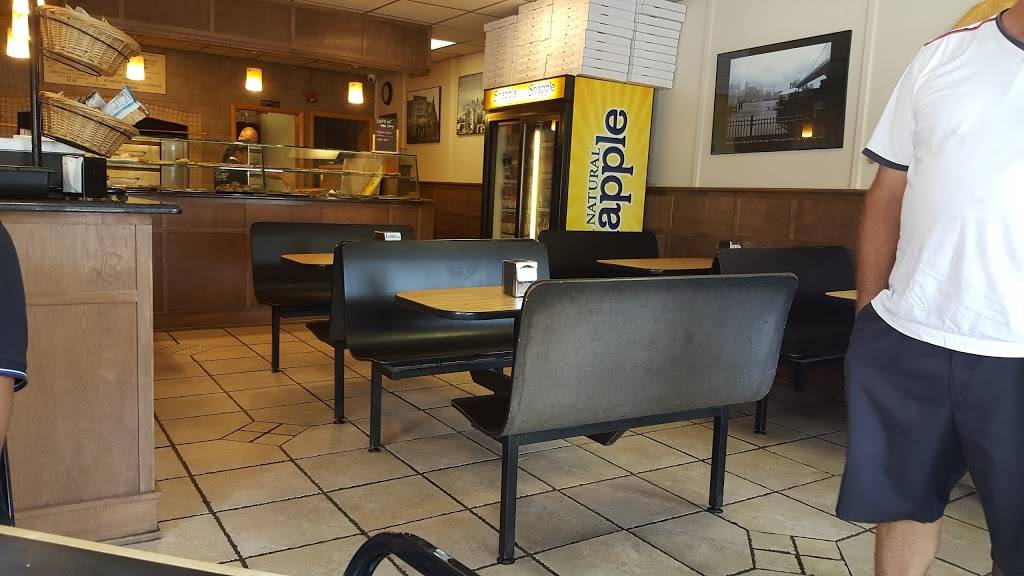 Broadway Pizza & Catering | restaurant | 60 Broadway Greenlawn, Greenlawn, NY 11740, USA | 6312610828 OR +1 631-261-0828