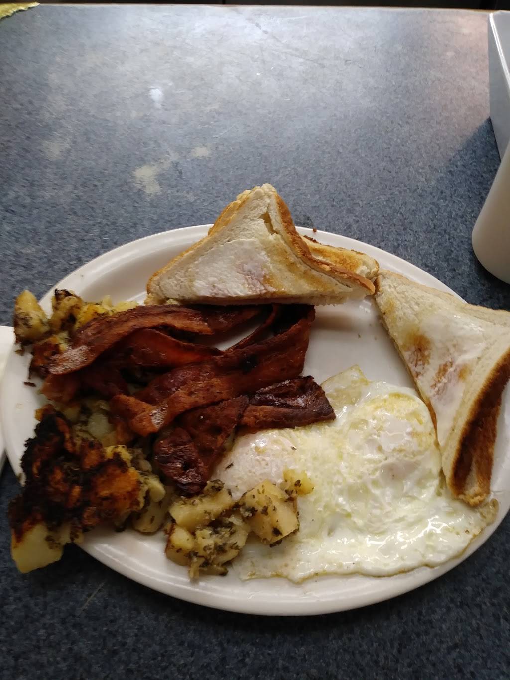 Liberty Lunch | restaurant | 732 Central Ave, Pawtucket, RI 02861, USA | 4017258396 OR +1 401-725-8396