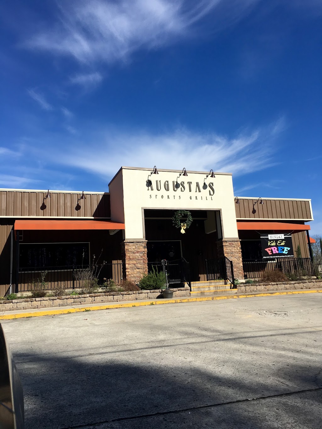 Augustas Sports Grill | restaurant | 609 Graham St SW, Cullman, AL 35055, USA | 2567759445 OR +1 256-775-9445