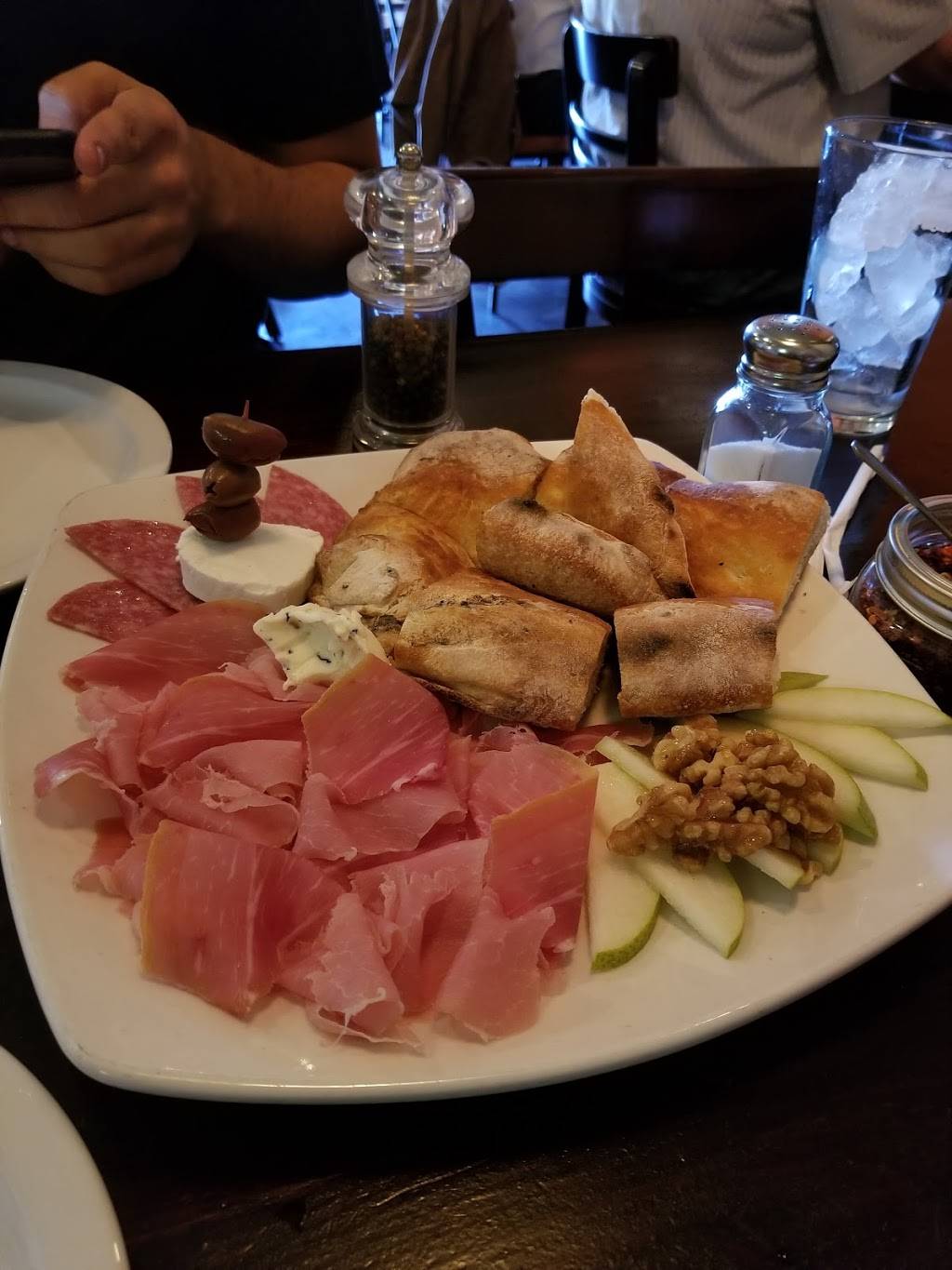 Cafe Italia | restaurant | 6705 N Mesa St, El Paso, TX 79912, USA | 9158320587 OR +1 915-832-0587