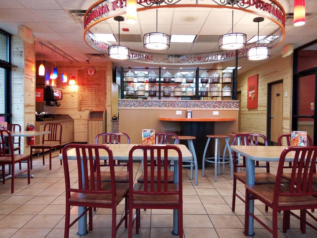 Popeyes Louisiana Kitchen | restaurant | 224 Oak Creek Plaza, Mundelein, IL 60060, USA | 8479494451 OR +1 847-949-4451