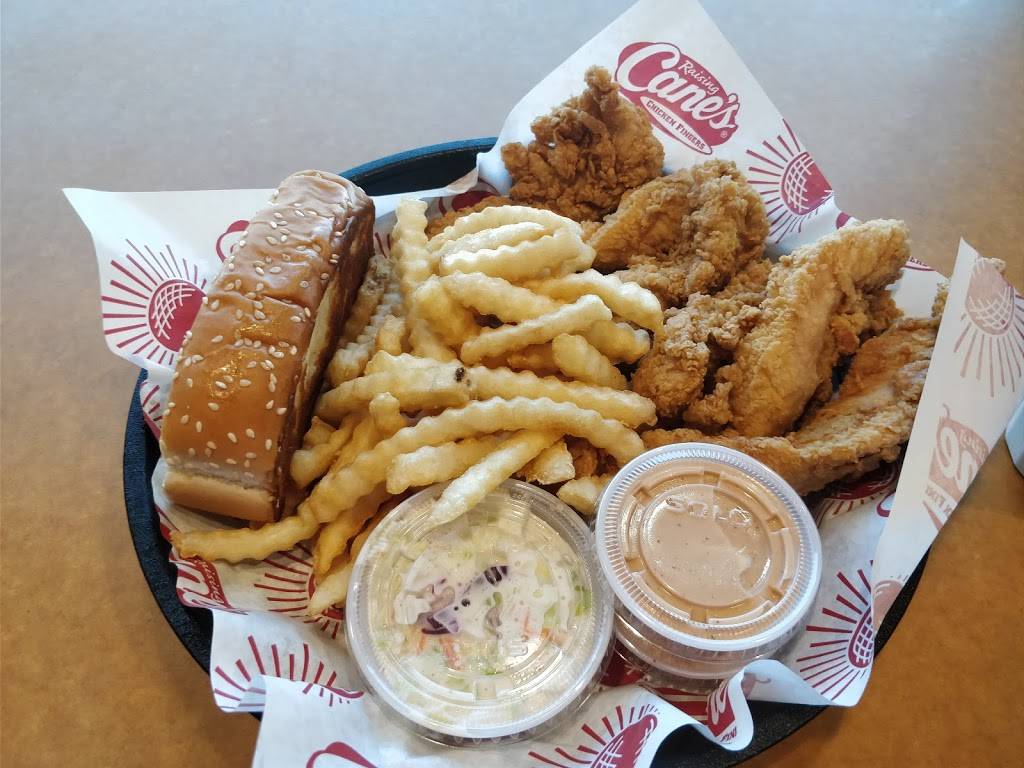 Raising Canes Chicken Fingers | meal takeaway | 6645 S Parker Rd, Centennial, CO 80016, USA | 3036931289 OR +1 303-693-1289