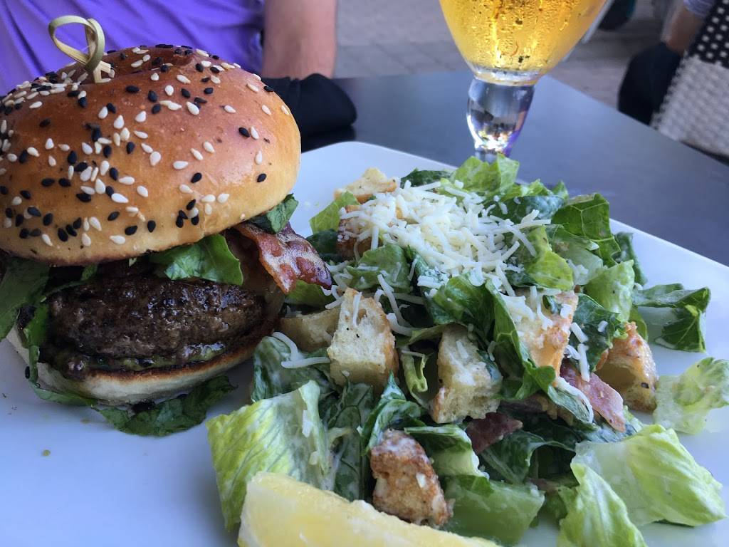 Loch Side - Bar & Lounge | restaurant | 1455 Lakeshore Rd, Burlington, ON L7S 2J1, Canada | 2893373344 OR +1 289-337-3344