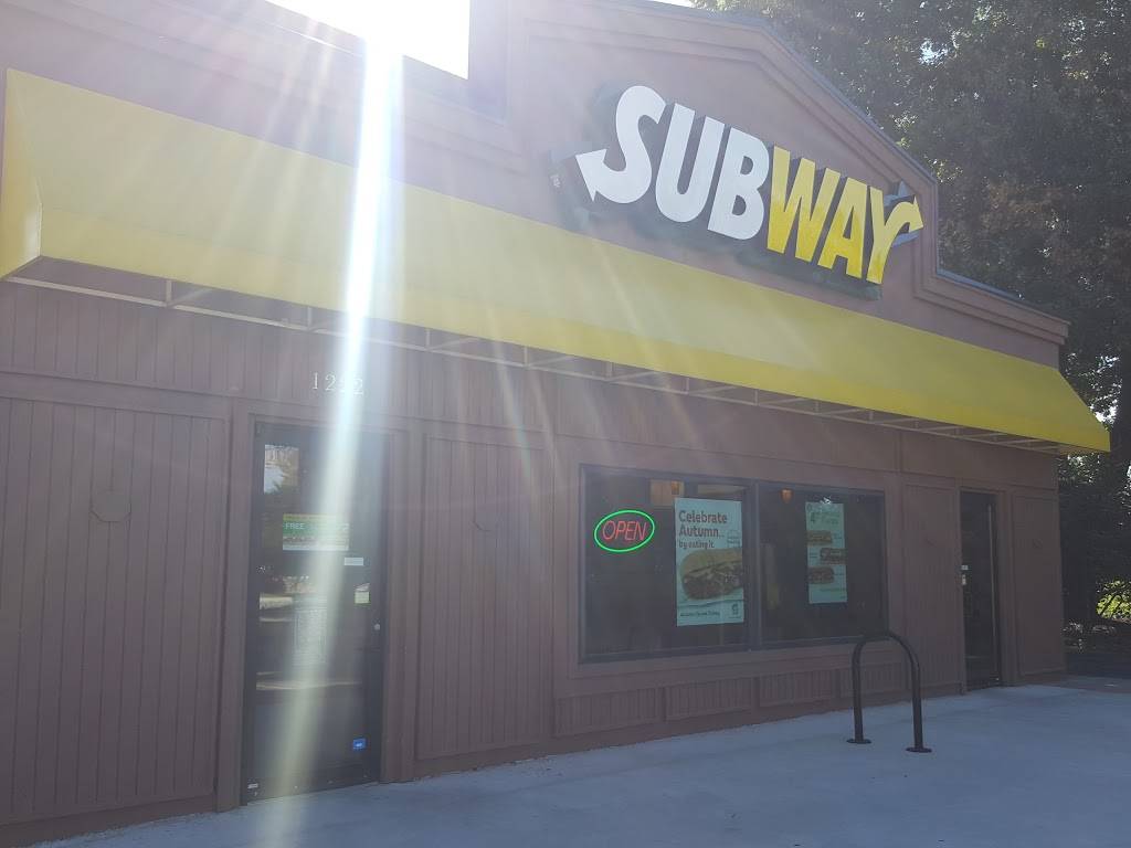 Subway | restaurant | 1222 W Lindsey St, Norman, OK 73069, USA | 4053645444 OR +1 405-364-5444