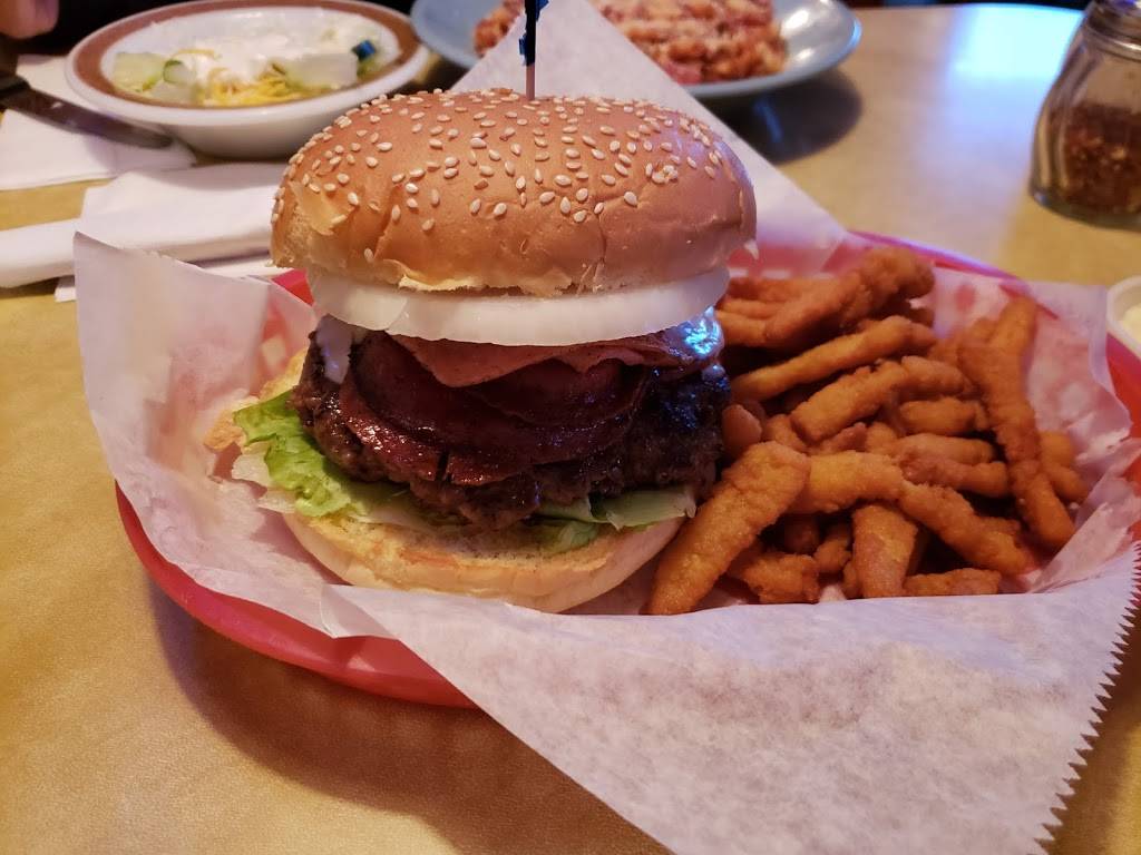 Hodges Cafe | restaurant | 897 Wooster Rd W, Barberton, OH 44203, USA | 3308256073 OR +1 330-825-6073