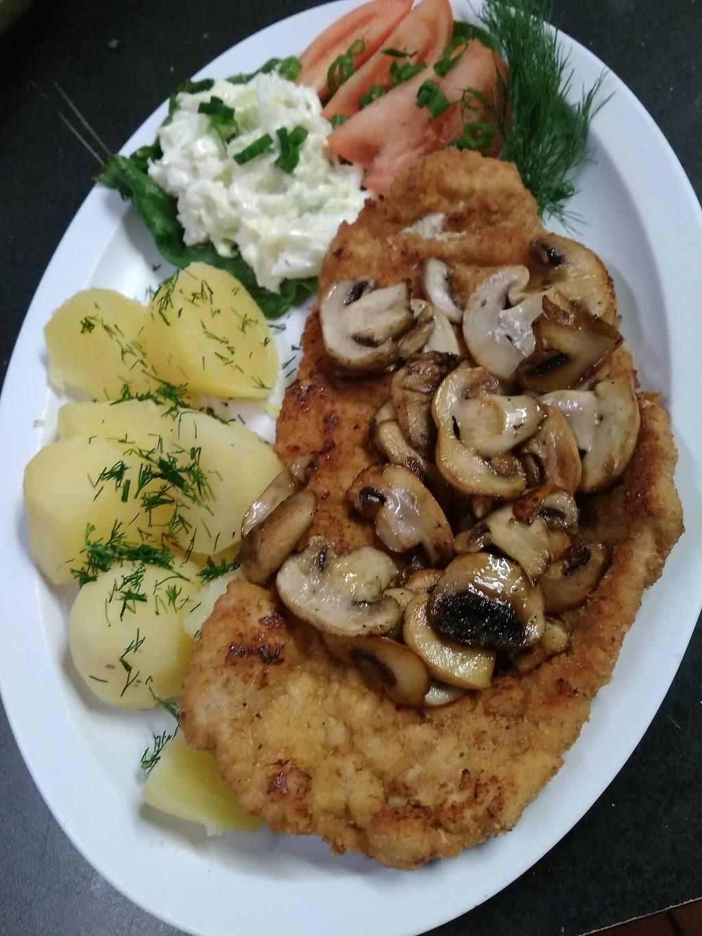 The Heights Bar & Grill | restaurant | 6436 W Montrose Ave, Harwood Heights, IL 60706, USA | 7088677781 OR +1 708-867-7781