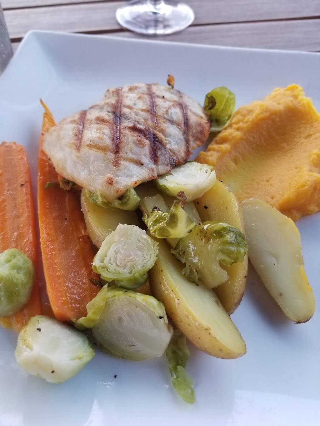 Fins Ale House & Raw Bar | restaurant | 19269 Coastal Hwy, Rehoboth Beach, DE 19971, USA | 3022273467 OR +1 302-227-3467