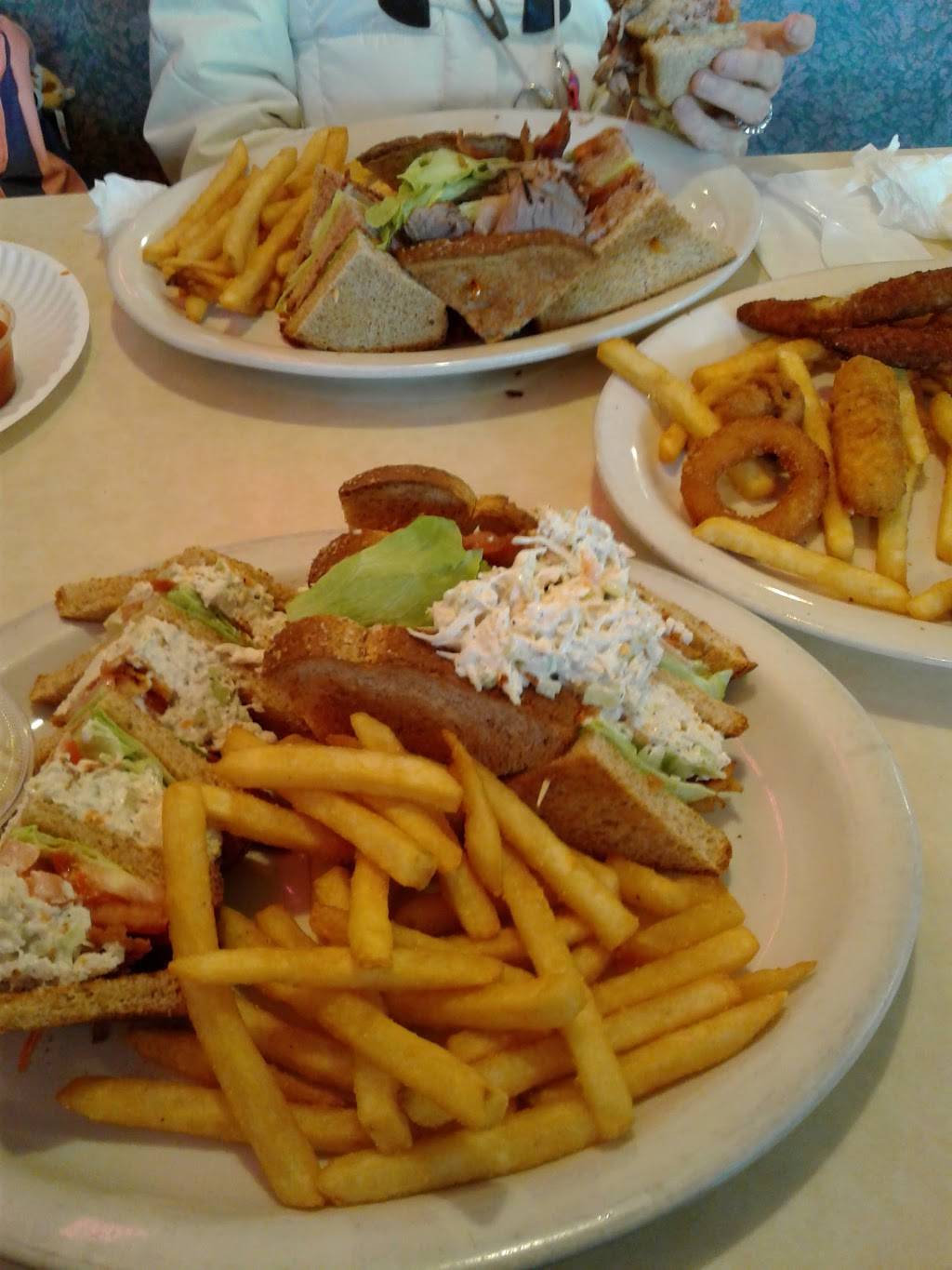 Quality Pizza | restaurant | 6438 Rising Sun Ave, Philadelphia, PA 19111, USA | 2157421107 OR +1 215-742-1107