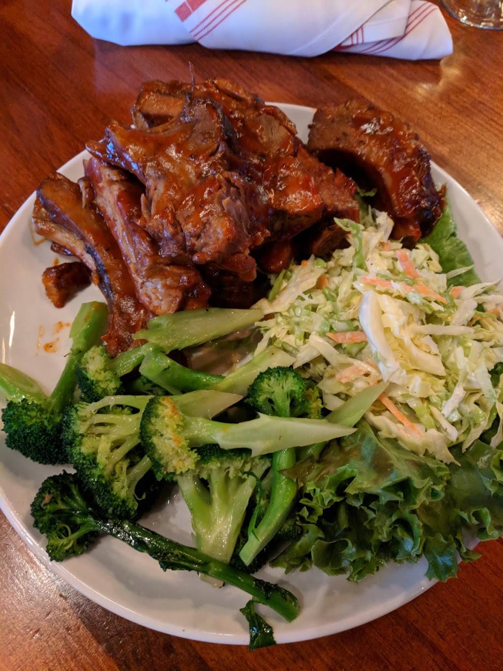 Melville Tavern | restaurant | 484 Washington St, Monterey, CA 93940, USA | 8316439525 OR +1 831-643-9525