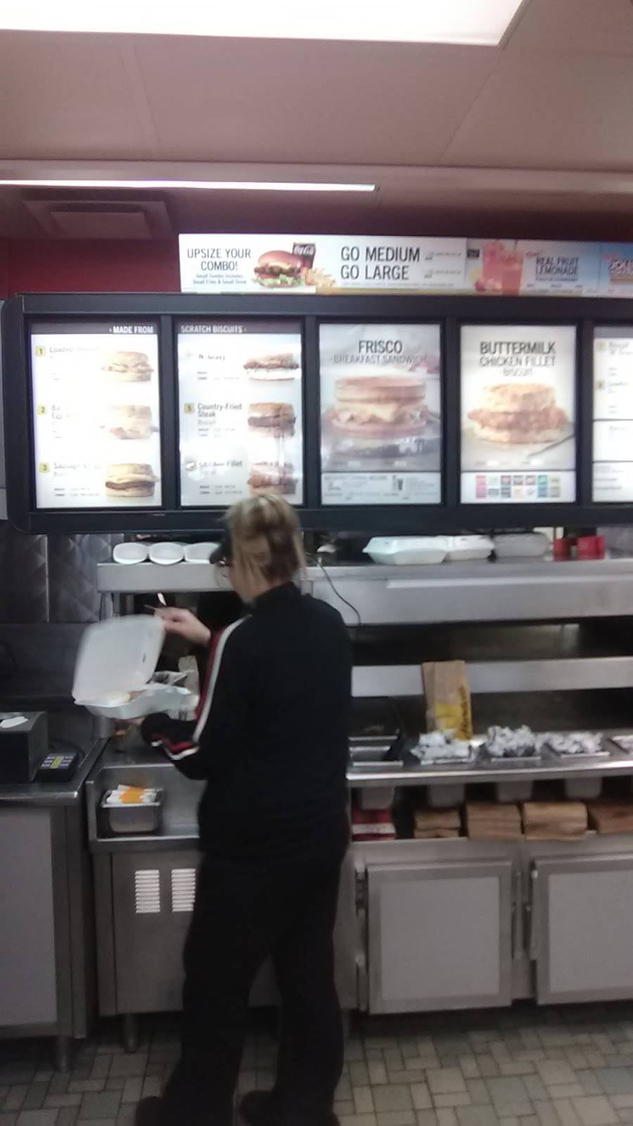 Hardees | restaurant | 301 N Broadway, Peru, IN 46970, USA | 7654733269 OR +1 765-473-3269