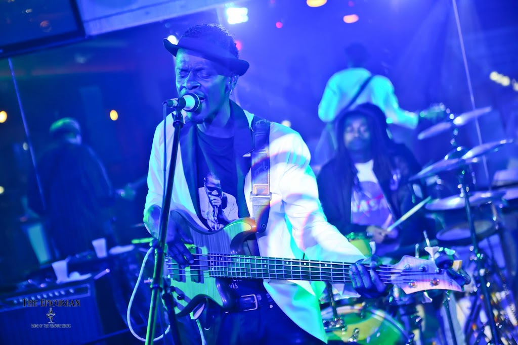 The Epicurean Lounge | restaurant | 7502 Troost Ave #2055, Kansas City, MO 64131, USA | 8163334541 OR +1 816-333-4541