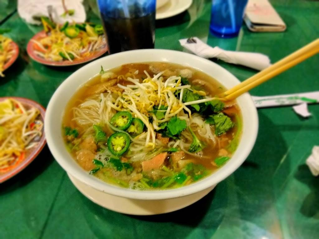 Pho Chau | restaurant | 1640 W Mockingbird Ln, Dallas, TX 75235, USA | 2146789600 OR +1 214-678-9600