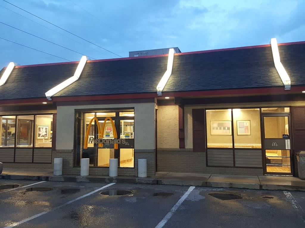 McDonalds | cafe | 6701 E Front St, Kansas City, MO 64120, USA | 8162412450 OR +1 816-241-2450