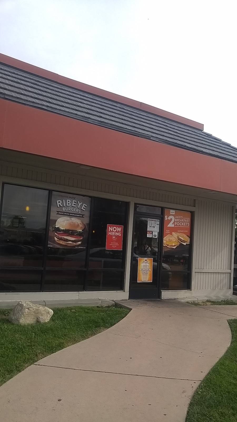 Jack in the Box | restaurant | 605 E Redlands Blvd, Redlands, CA 92373, USA | 9097981468 OR +1 909-798-1468