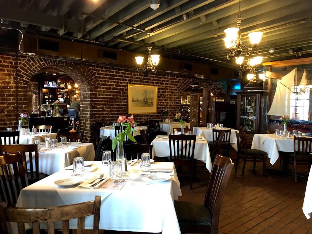 River House Seafood | restaurant | 125 W River St, Savannah, GA 31401, USA | 9122341900 OR +1 912-234-1900
