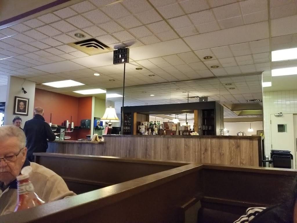 Traditions Family Restaurant | restaurant | 1053 Simcoe St N, Oshawa, ON L1G 4X1, Canada | 9054368849 OR +1 905-436-8849