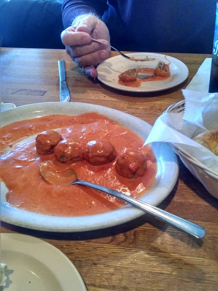 Napolis Italian Restaurant | restaurant | 1301 N Broadway, Pittsburg, KS 66762, USA | 6202329494 OR +1 620-232-9494