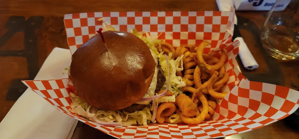 Bandits Restaurant | restaurant | 5079 AZ-87, Pine, AZ 85544, USA | 9283634075 OR +1 928-363-4075