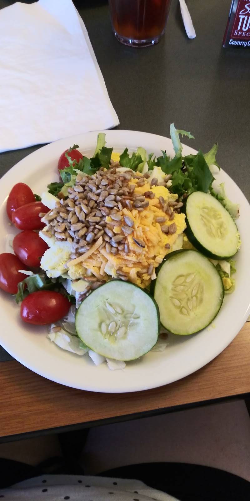 Country Cookin | restaurant | 4744 S Amherst Hwy, Madison Heights, VA 24572, USA | 4345280607 OR +1 434-528-0607