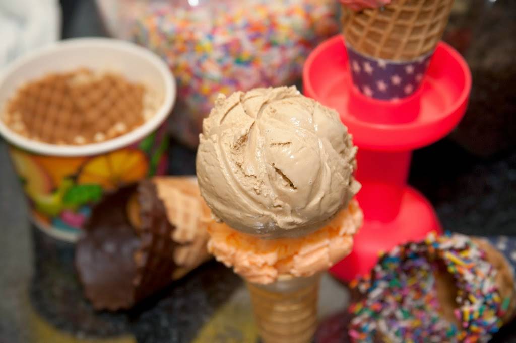 Big Olaf Creamery | restaurant | 8151 Lakewood Main St, Lakewood Ranch, FL 34202, USA | 9419070151 OR +1 941-907-0151