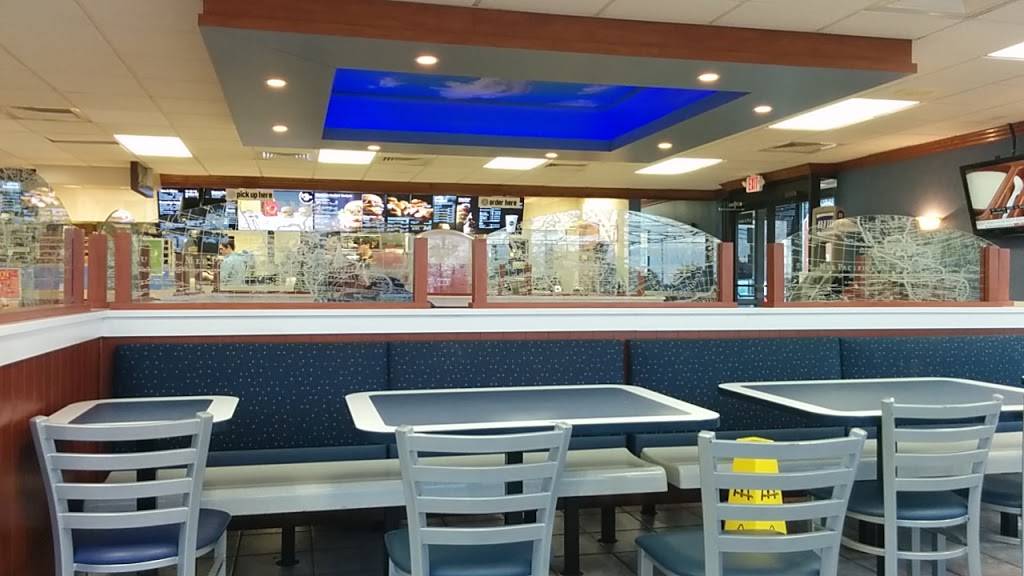 McDonalds | restaurant | 2 Coogan Blvd, Mystic, CT 06355, USA | 8605369123 OR +1 860-536-9123