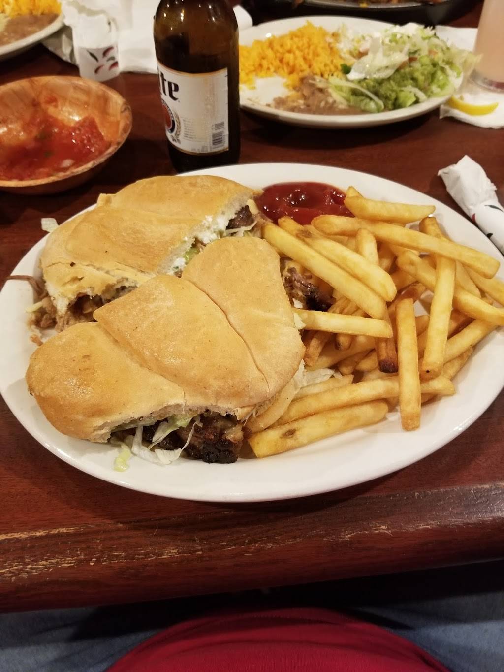 Rivers’ Mexican Cantina & Grill | restaurant | 407 Sycamore Rd, Genoa, IL 60135, USA | 8157842017 OR +1 815-784-2017