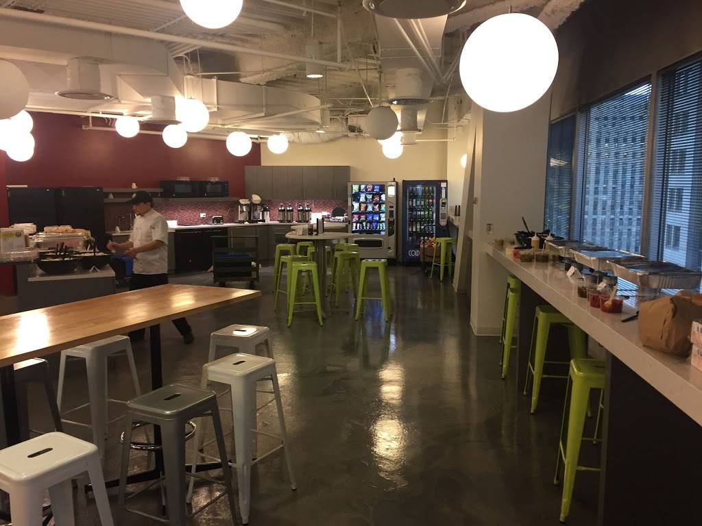 Clark Street Dog | restaurant | 3040 N Clark St, Chicago, IL 60657, USA | 7732816690 OR +1 773-281-6690